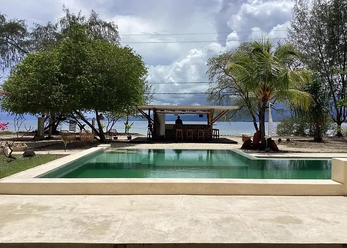 Juliantos By The Sea